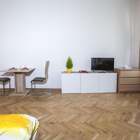 Beautiful Central Apartment Thamova Prague Exterior photo